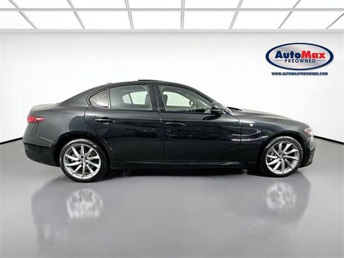 Used 2022 Alfa Romeo Giulia Ti image 9