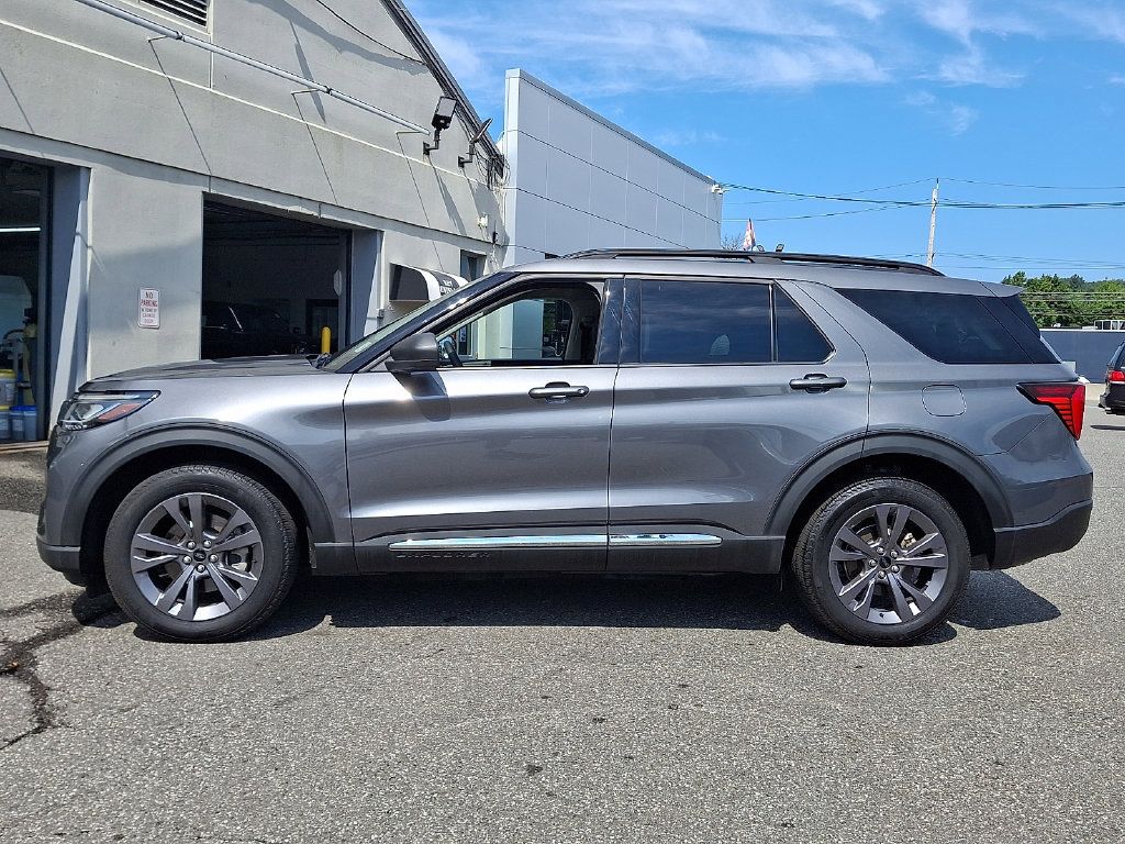 Certified 2025 Ford Explorer Active w/ Active Comfort Package AWD/4WD image 8