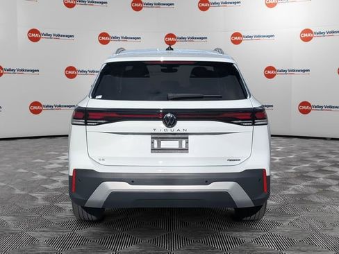 New 2026 Volkswagen Tiguan SE image 6
