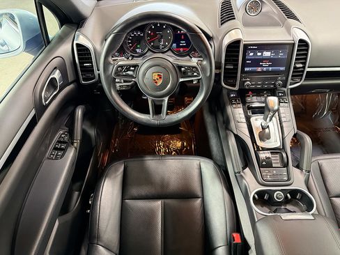 Used 2018 Porsche Cayenne image 18