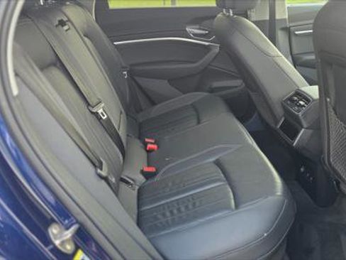 Used 2022 Audi e-tron Premium image 18
