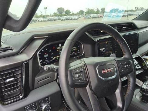 Used 2023 GMC Sierra 1500 AT4 w/ AT4 Premium Package AWD/4WD image 3