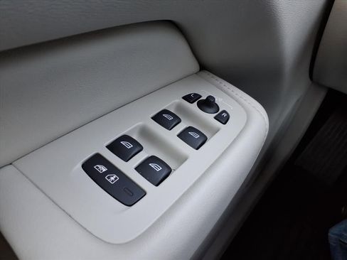 Certified 2023 Volvo XC60 B5 Plus w/ Climate Package image 29