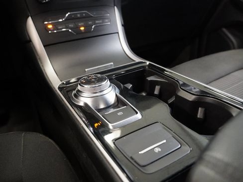 Used 2019 Ford Edge SEL image 20