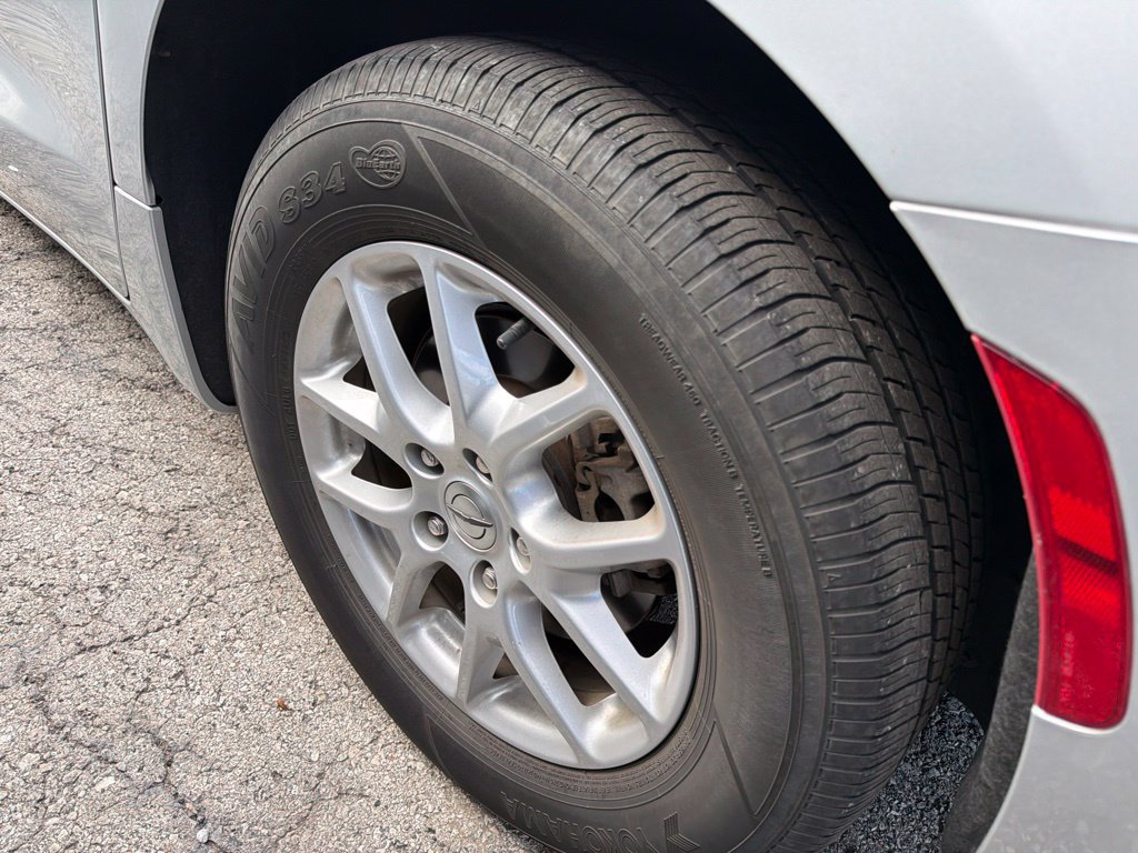 Used 2024 Chrysler Pacifica Touring-L FWD image 7
