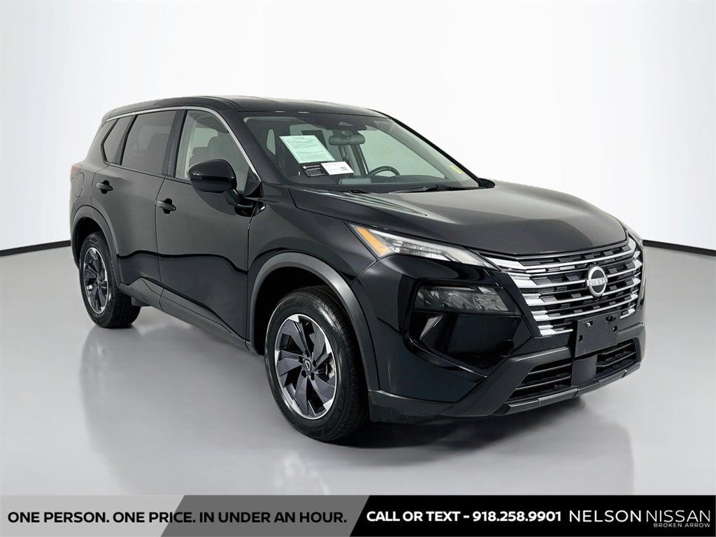 Certified 2025 Nissan Rogue SV FWD image 3