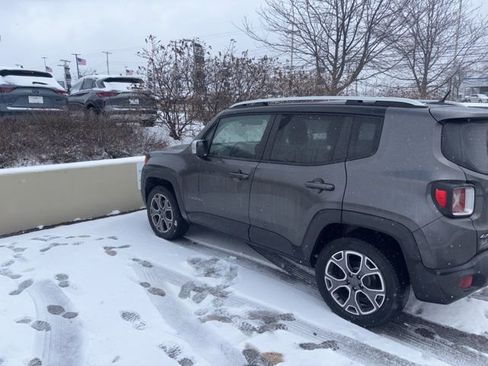 Used 2016 Jeep Renegade Limited image 2