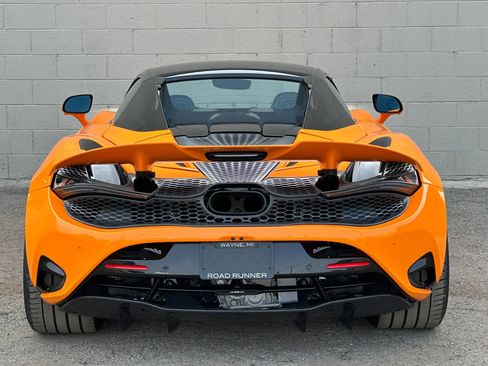 Used 2025 McLaren 750S Spider RWD image 19
