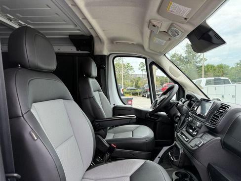 Used 2023 RAM ProMaster 2500 FWD image 11