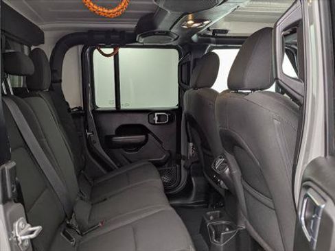 Used 2023 Jeep Gladiator Sport AWD/4WD image 18