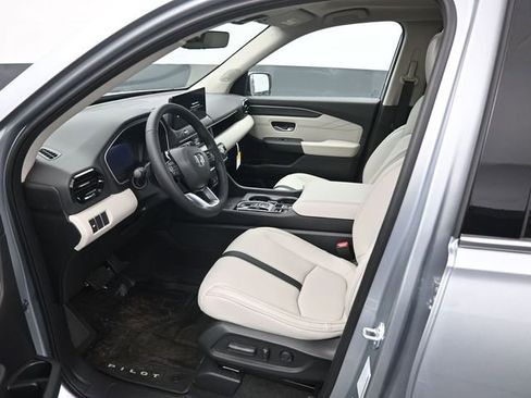 New 2026 Honda Pilot Touring image 9