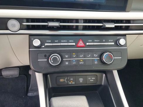 Certified 2025 Hyundai Tucson SE image 27