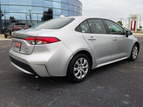 Used 2022 Toyota Corolla LE image 4