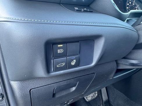 Used 2021 Toyota Highlander Limited image 6