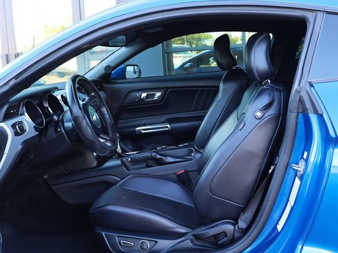 Used 2017 Ford Mustang Premium RWD image 31
