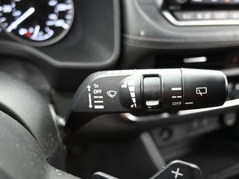 Used 2024 Nissan Rogue SV FWD image 29