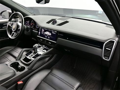 Used 2021 Porsche Cayenne Coupe w/ Premium Package image 23