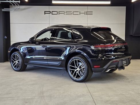 Used 2025 Porsche Macan Base image 3