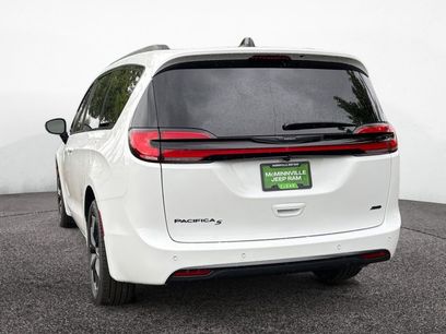 New 2026 Chrysler Pacifica Select w/ S Appearance Package