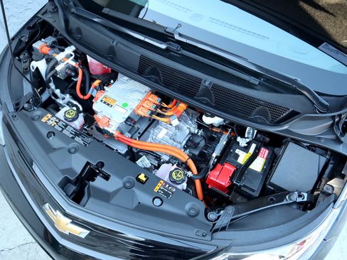 Used 2020 Chevrolet Bolt Premier w/ Infotainment Package image 29