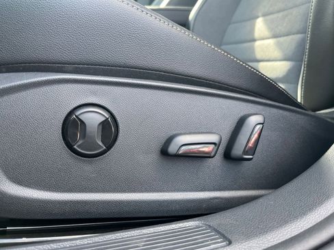 Used 2025 Volkswagen Jetta SE image 23