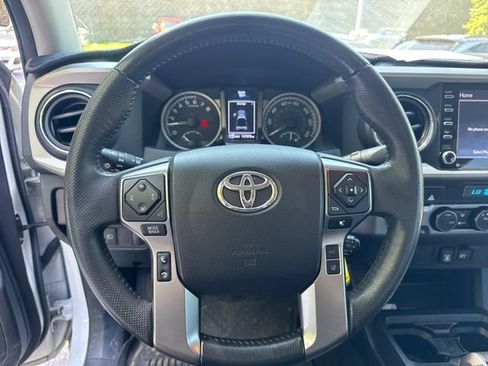 Used 2021 Toyota Tacoma SR5 AWD/4WD image 18