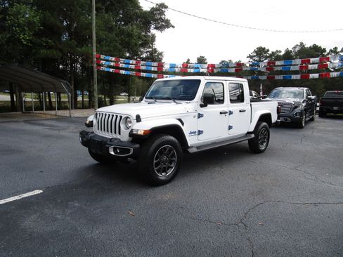 Used 2020 Jeep Gladiator Overland w/ Cold Weather Group image 2