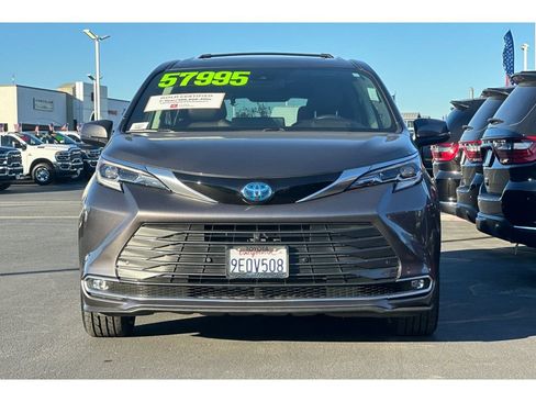 Certified 2023 Toyota Sienna Platinum image 9