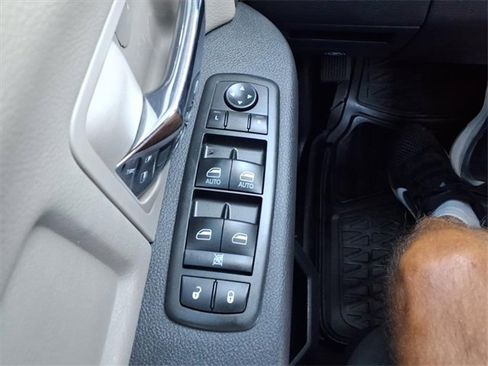 Used 2012 RAM 1500 Classic SLT image 21