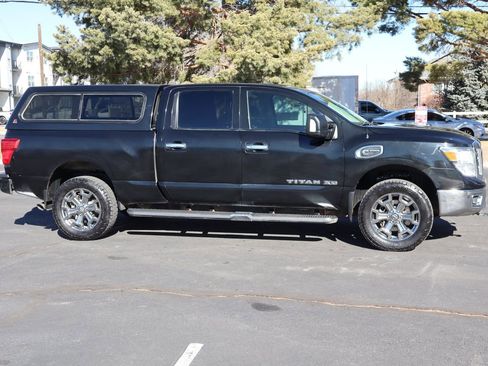 Used 2017 Nissan Titan SV image 3