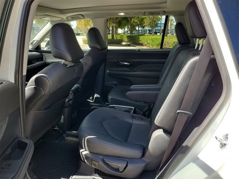 Used 2025 Toyota Grand Highlander AWD Hybrid image 12