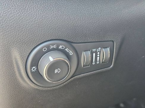Used 2025 Jeep Compass Trailhawk AWD/4WD image 38