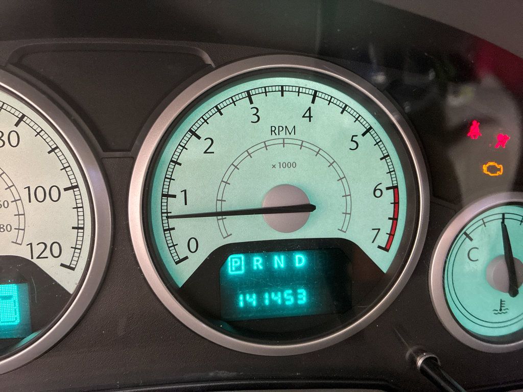 Used 2010 Chrysler Town & Country Limited w/ Entertainment Group #3 FWD image 14