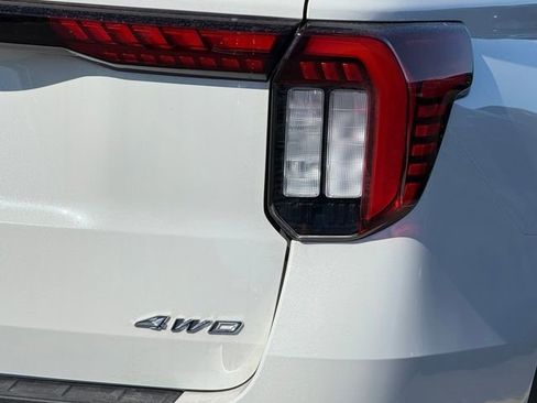 Used 2026 Ford Explorer Active w/ Active Comfort Package AWD/4WD image 7