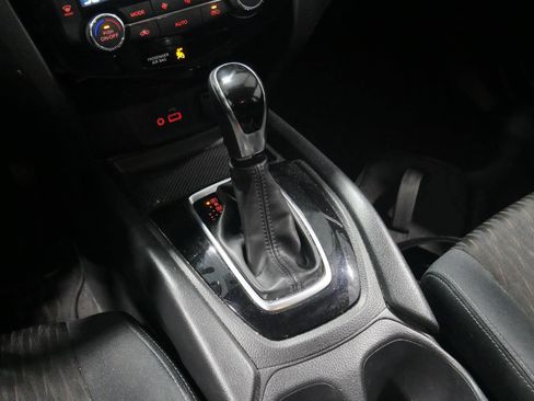 Used 2018 Nissan Rogue SV image 24