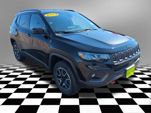 Used 2024 Jeep Compass Trailhawk AWD/4WD image 10