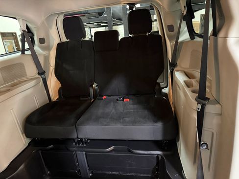Used 2019 Dodge Grand Caravan SE FWD image 29