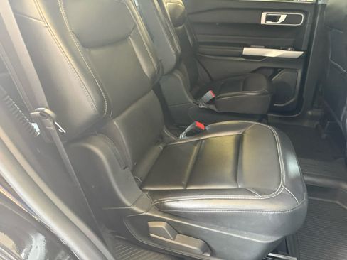 Used 2021 Ford Explorer XLT w/ Equipment Group 202A AWD/4WD image 9