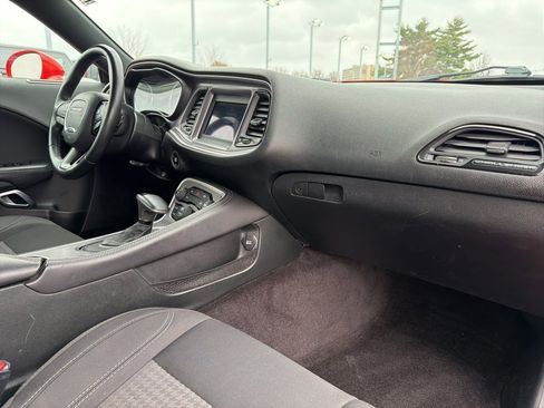 Used 2019 Dodge Challenger SXT image 41