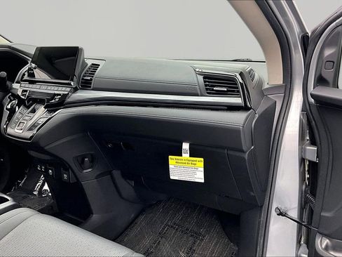 Used 2025 Honda Odyssey Elite image 17