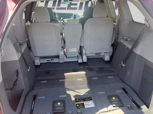 Used 2019 Toyota Sienna LE FWD image 22