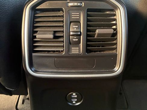 Used 2019 Porsche Macan AWD/4WD image 18