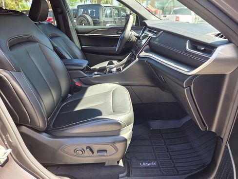 Certified 2024 Jeep Grand Cherokee L Limited w/ Black Appearance Package AWD/4WD image 17