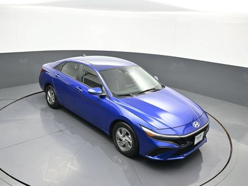 Certified 2025 Hyundai Elantra SE w/ Cargo Package FWD image 35