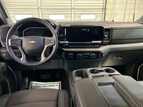 Used 2025 Chevrolet Silverado 2500 LT w/ Convenience Package image 4