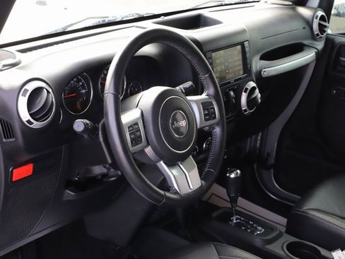 Used 2017 Jeep Wrangler Unlimited Rubicon image 8