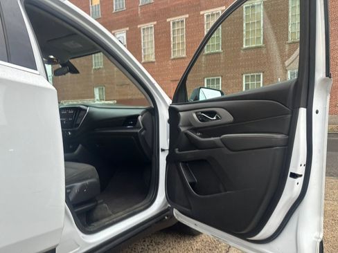 Used 2020 Chevrolet Traverse LS image 14