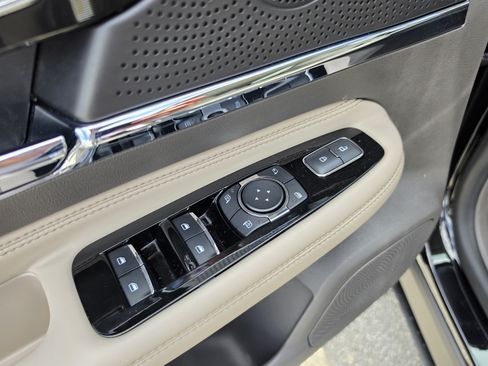 Used 2024 Lincoln Corsair FWD image 17