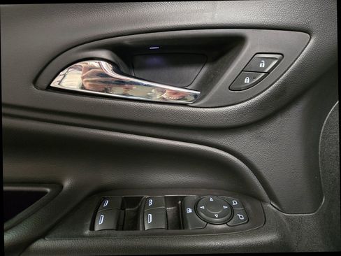 Used 2020 Chevrolet Equinox LT FWD image 10