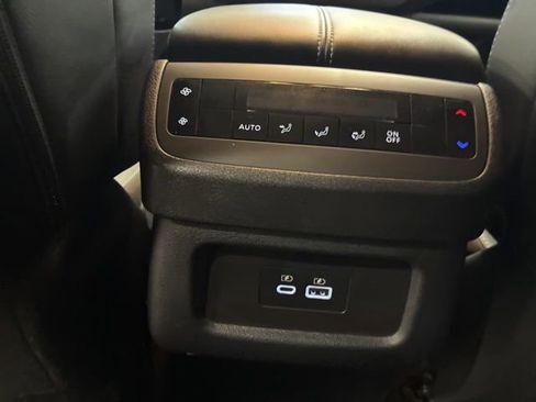 Used 2025 Nissan Pathfinder SL image 25